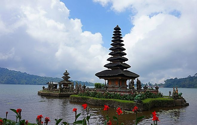 Paket Wisata Bali dari surabaya - Gambar Danau Beratan Bedugul